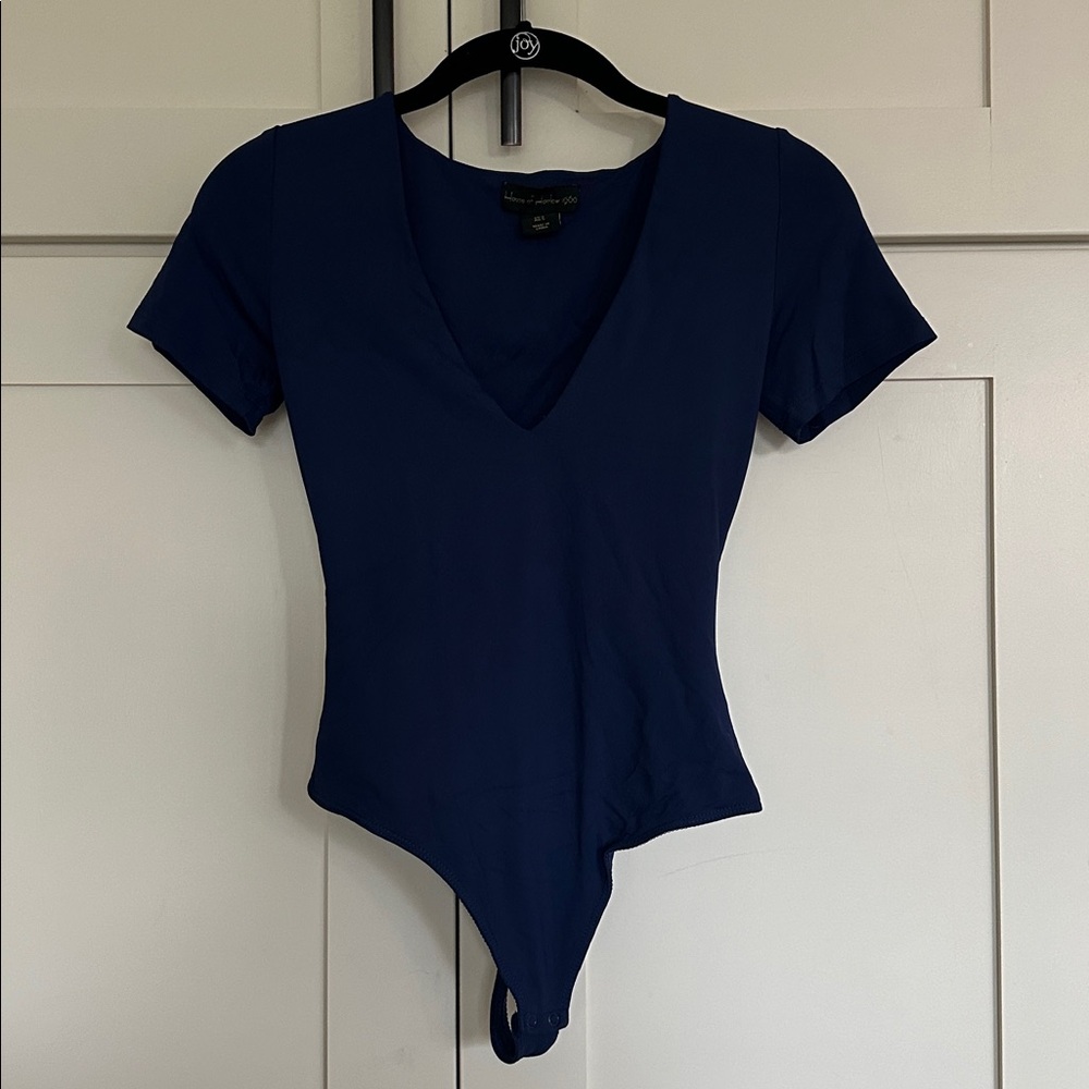 House of Harlow 1960 Navy V-Neck Short Sleeve Bodysuit